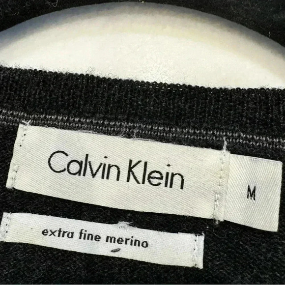 Calvin Klein Black Gray 100% Extra Fine Merino Wool V Neck Sweater Sz M - Picture 3 of 5